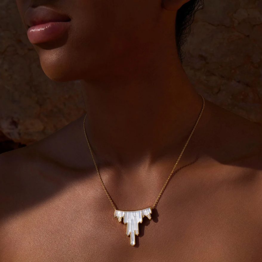 10831700 Колье белое, Lalique Terramineral, позолота (1).png